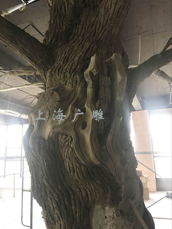 企业新闻 > 上海假树项目制作现场展示                  水泥假榕树